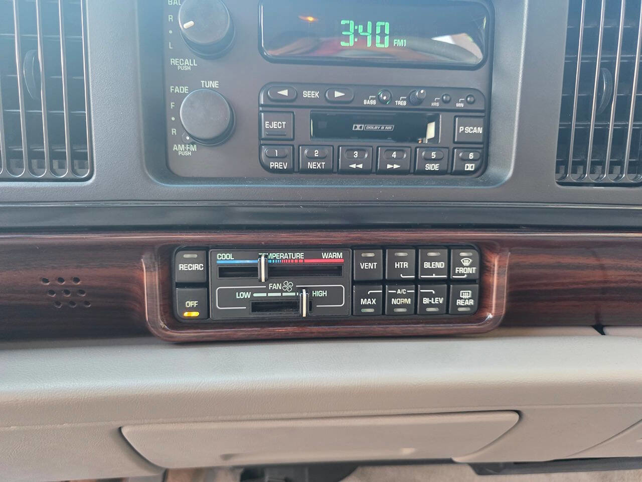 Used 1999 Buick Le Sabre Custom image 32