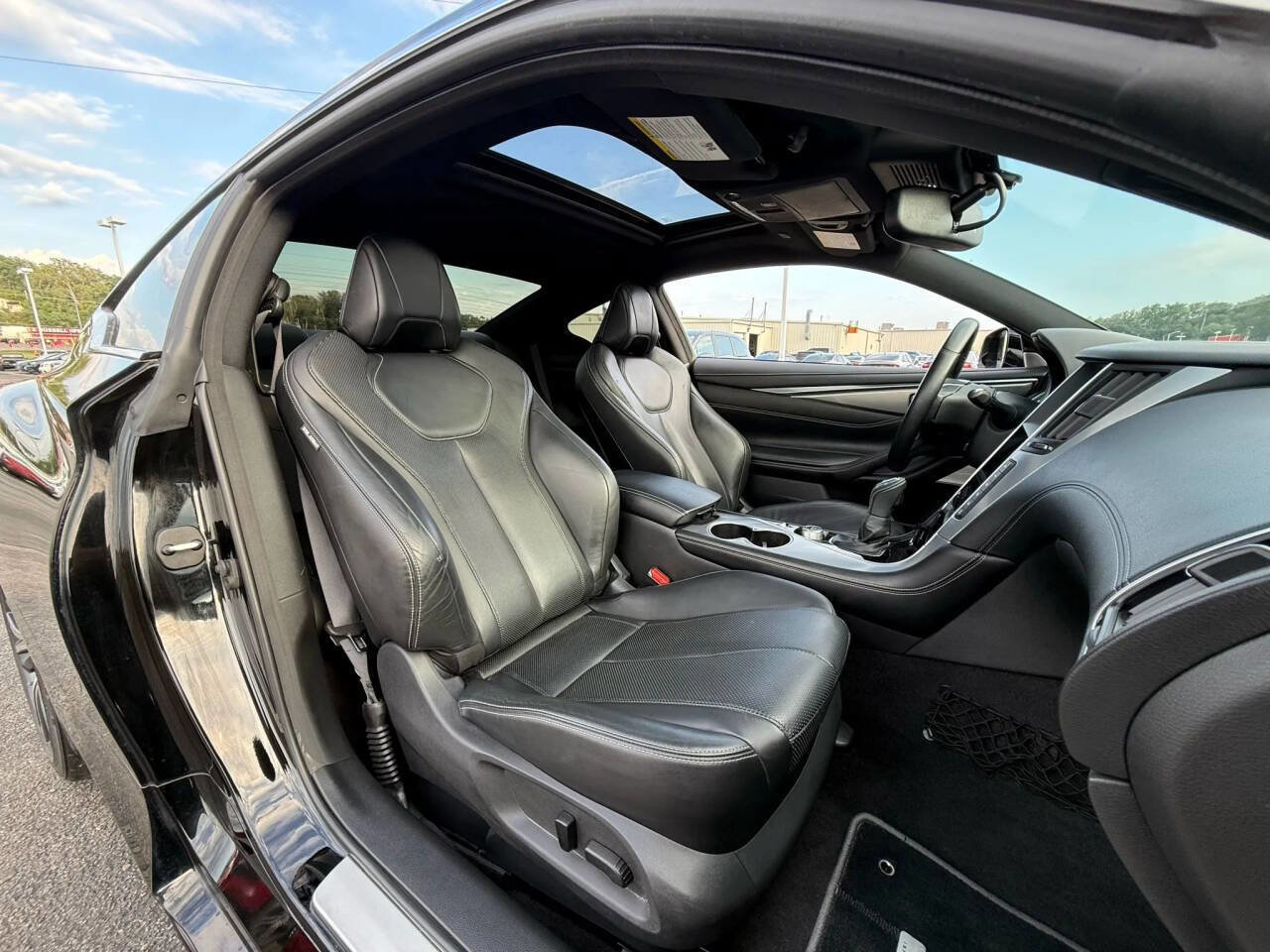 Used 2017 INFINITI Q60 3.0t w/ Premium Plus Package 3.0T image 16