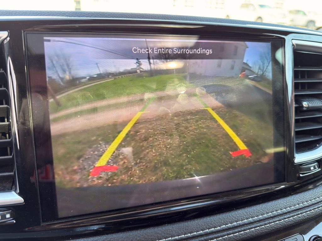 Used 2023 Chrysler Pacifica Limited image 4