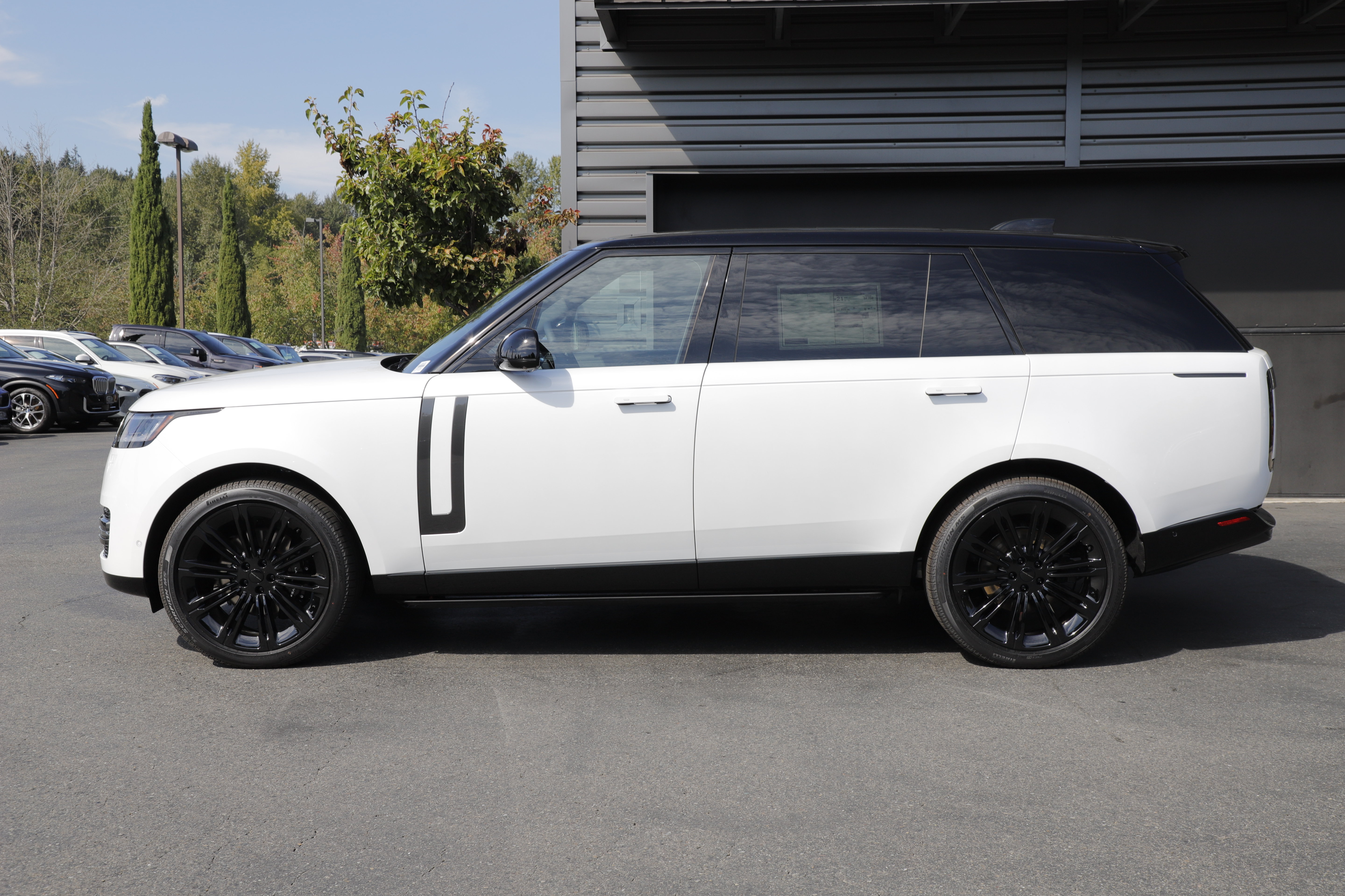 New 2026 Land Rover Range Rover Long Wheelbase SE AWD/4WD image 7