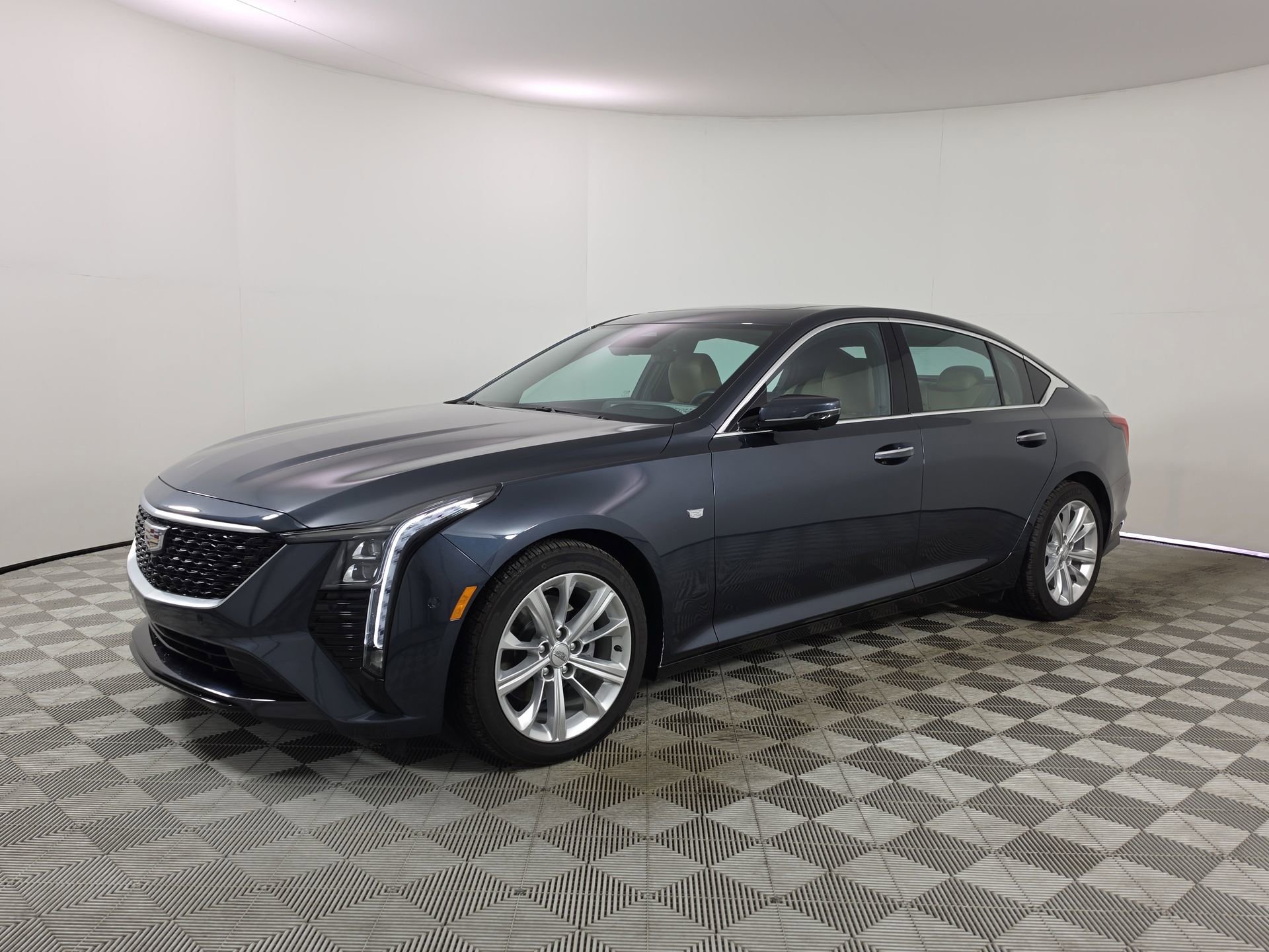 Used 2025 Cadillac CT5 Premium Luxury RWD image 3