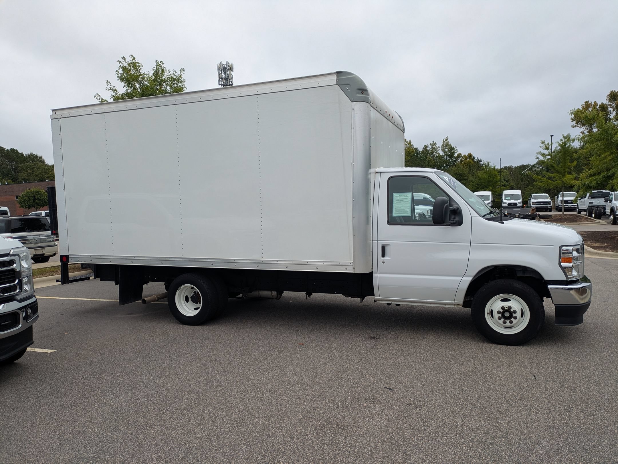 Used 2025 Ford E-350 and Econoline 350 Super Duty w/ Power Equipment Group RWD image 3