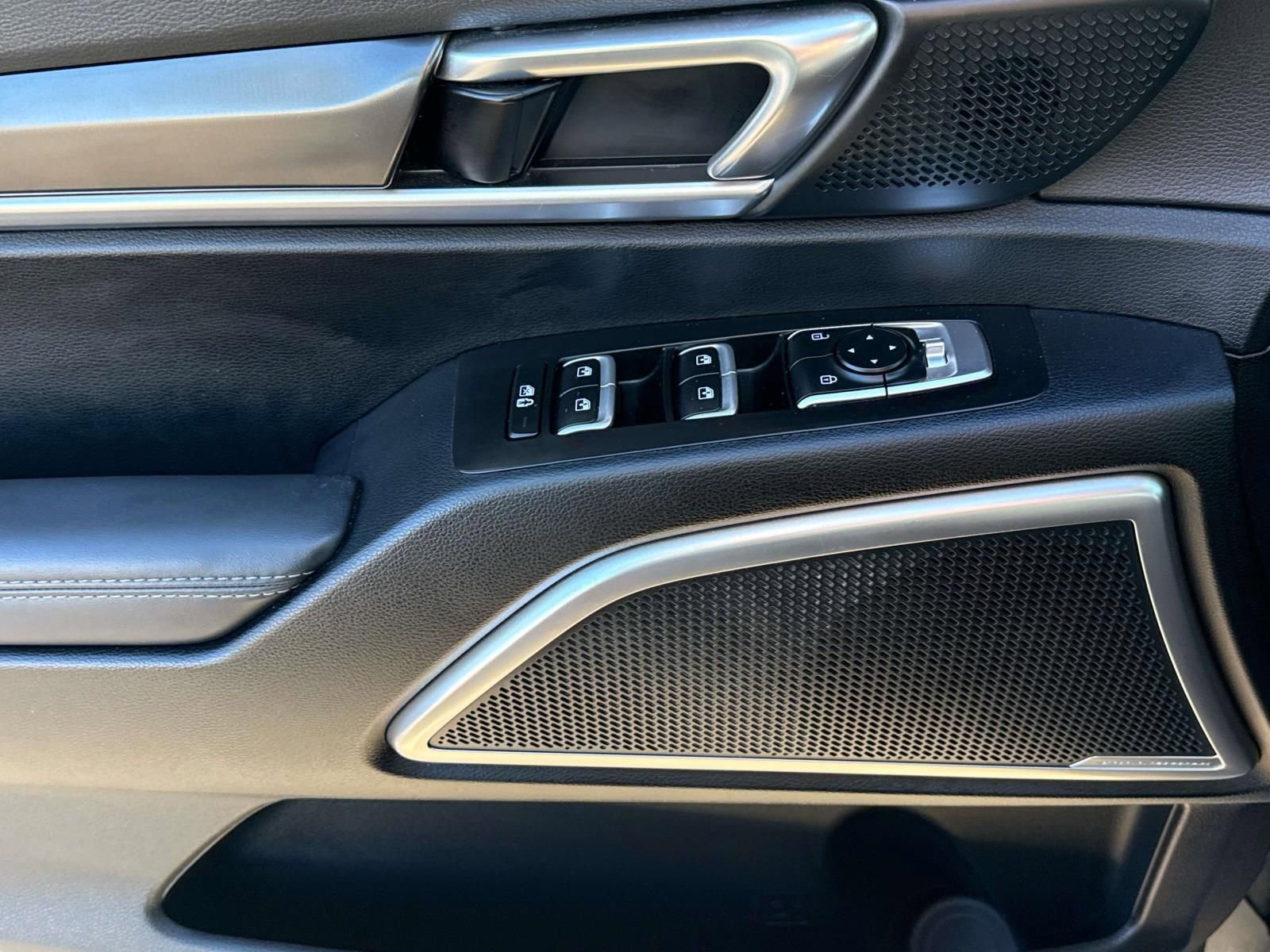 Used 2024 Kia Telluride S image 13