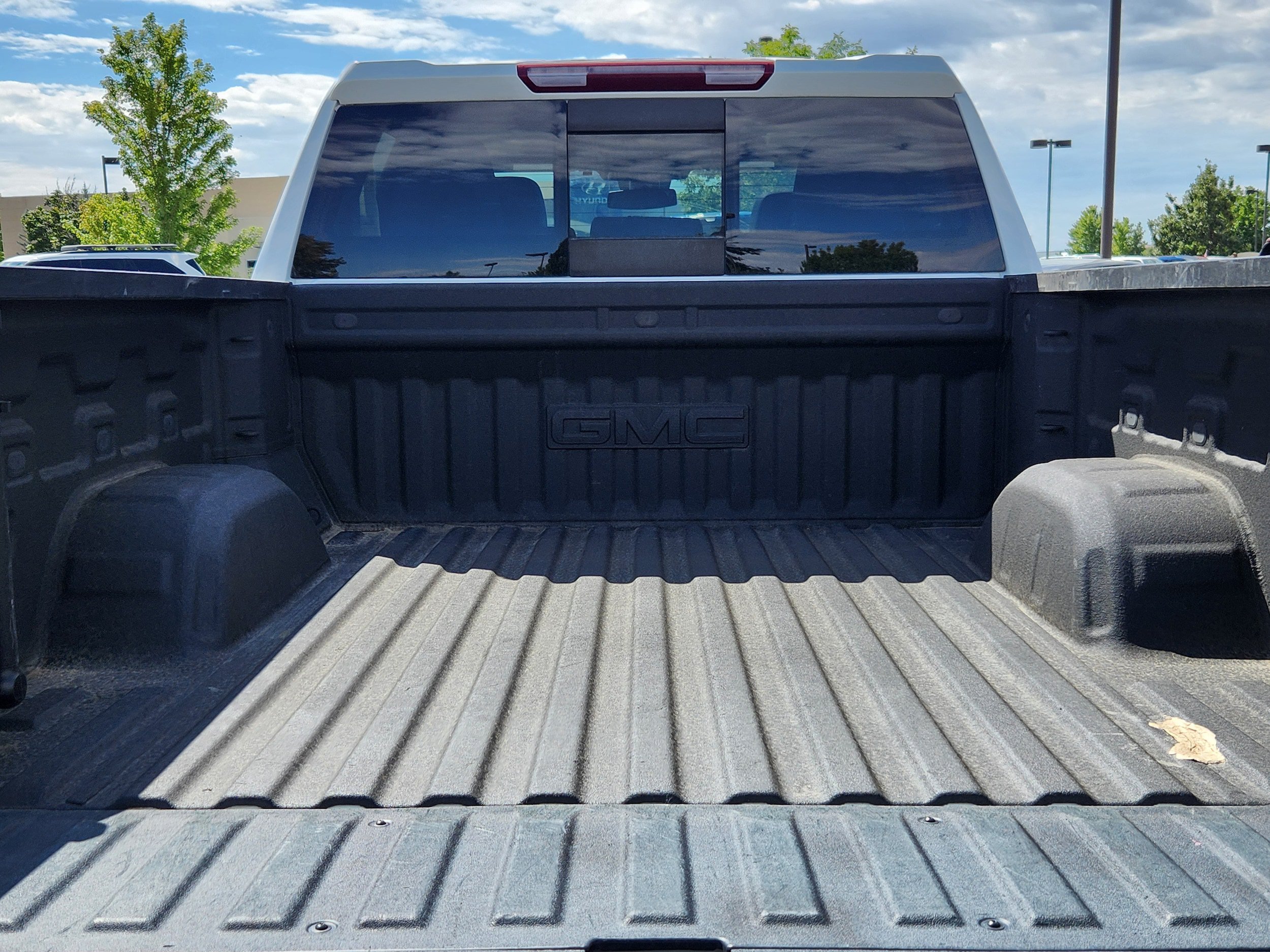 Used 2022 GMC Sierra 1500 SLT w/ SLT Premium Plus Package AWD/4WD image 11