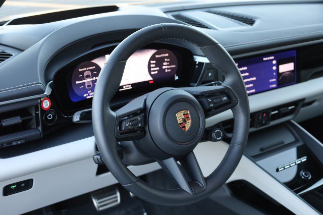 Used 2025 Porsche Macan 4 Electric AWD/4WD image 23