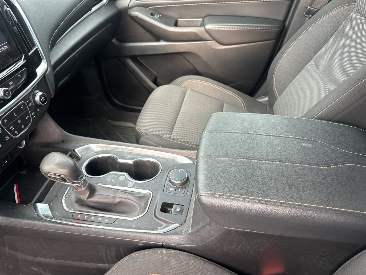 Used 2021 Chevrolet Traverse LT FWD image 27