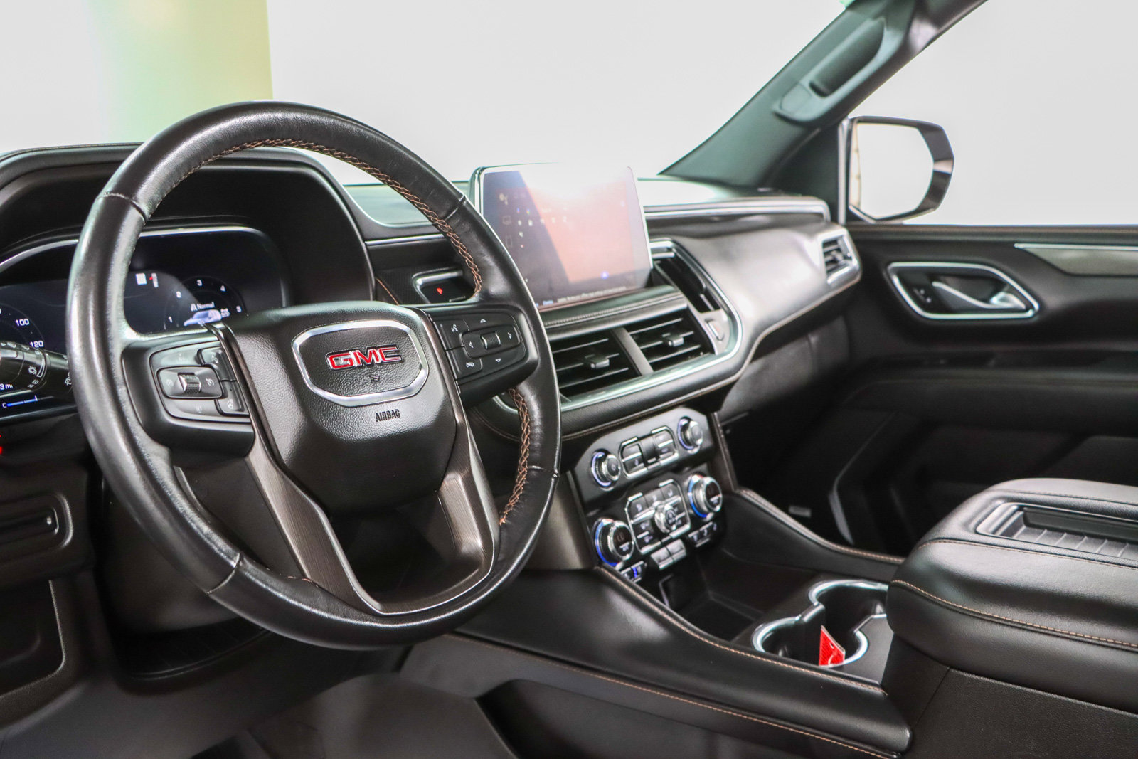 Used 2022 GMC Yukon AT4 AWD/4WD image 26