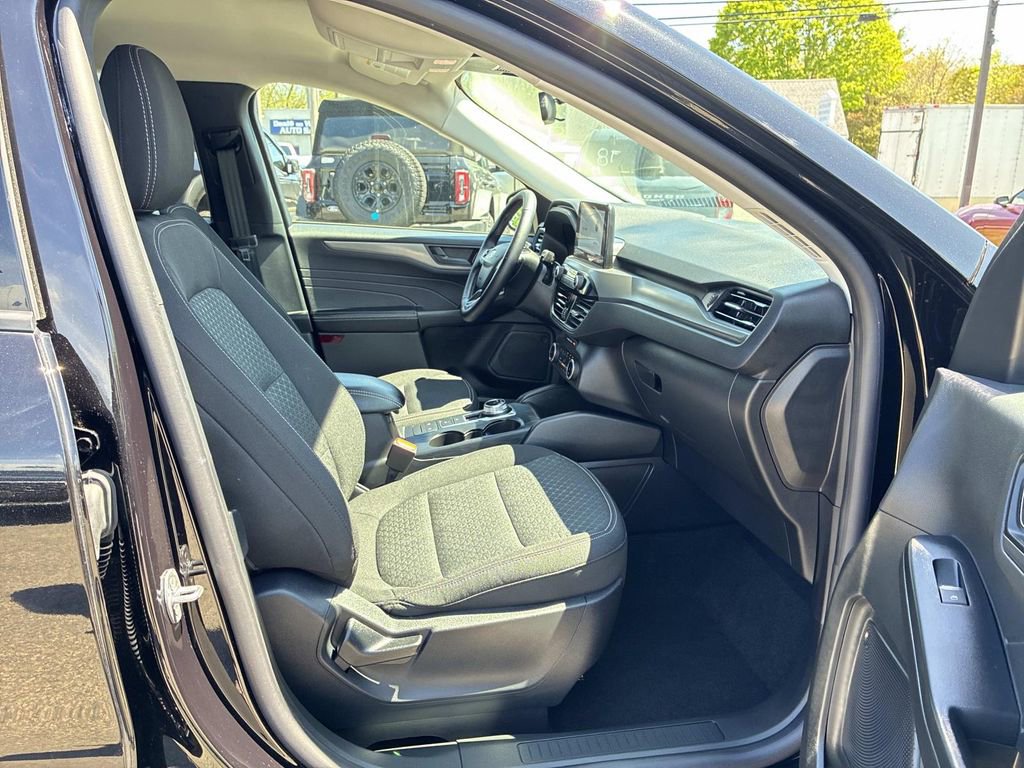 Used 2025 Ford Escape Active w/ Cold Weather Package FWD image 9