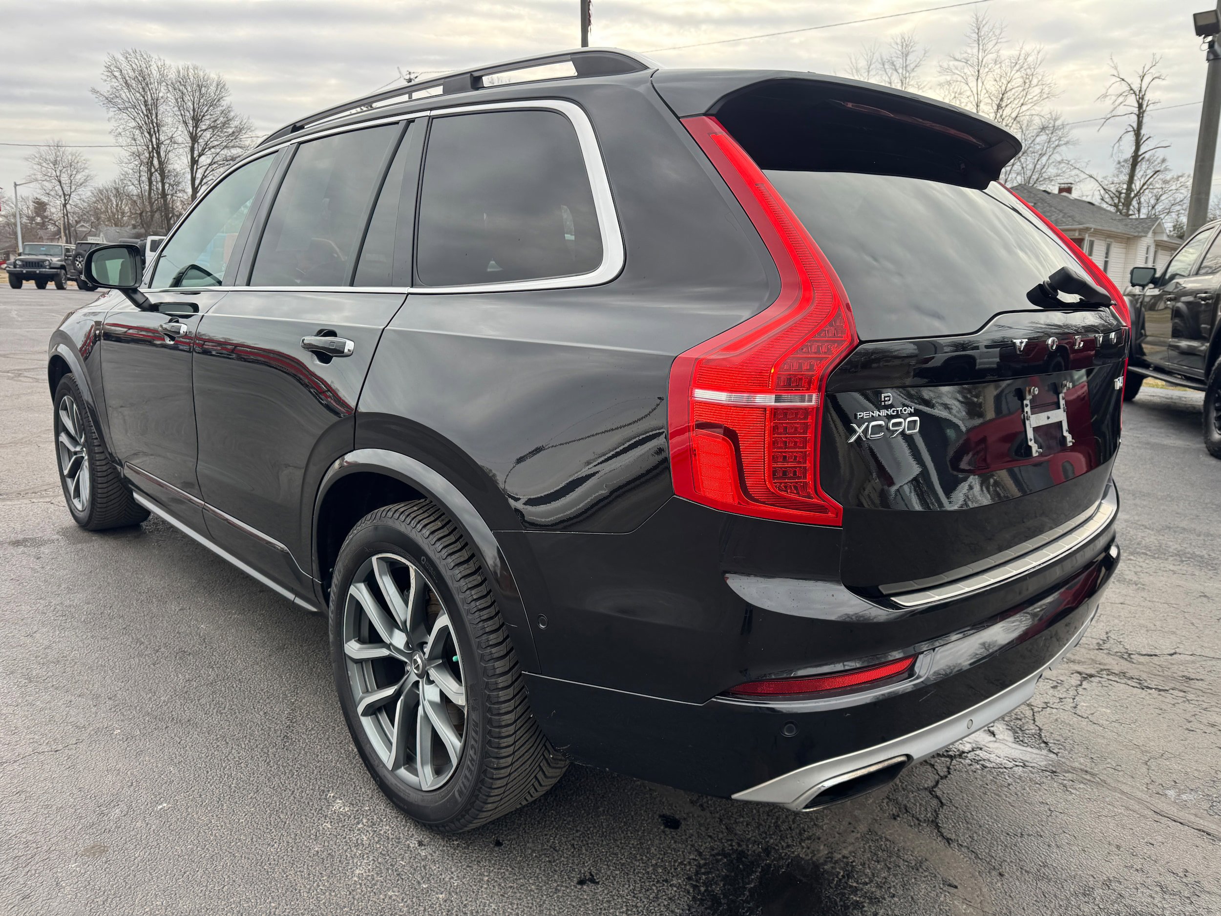 Used 2017 Volvo XC90 T6 Momentum w/ Vision Package AWD/4WD image 5