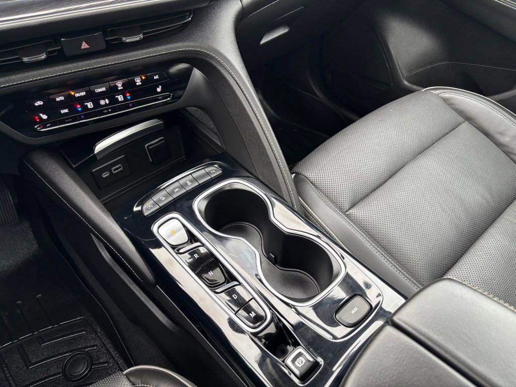 Used 2021 Buick Envision Essence w/ Sport Touring Package image 25