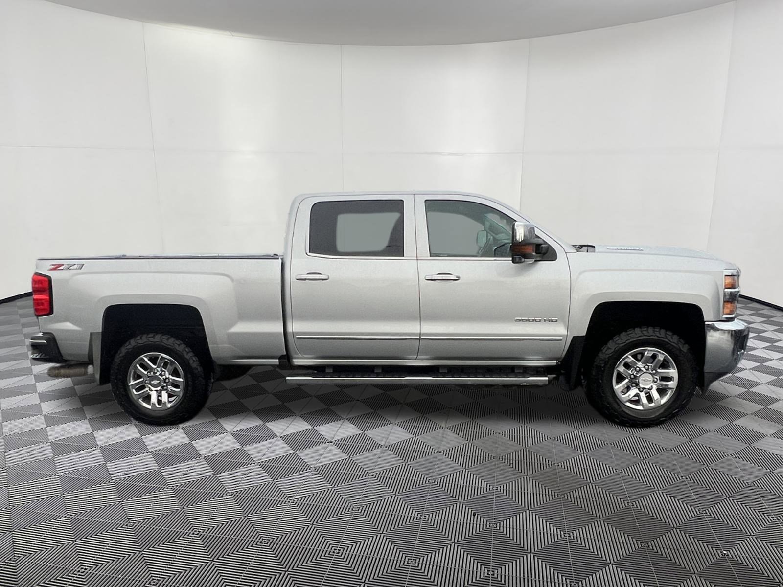 Used 2018 Chevrolet Silverado 3500 LTZ image 7