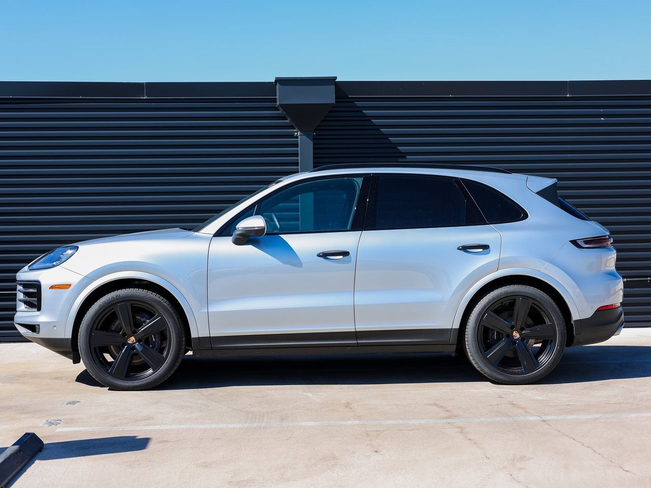 Certified 2025 Porsche Cayenne image 2