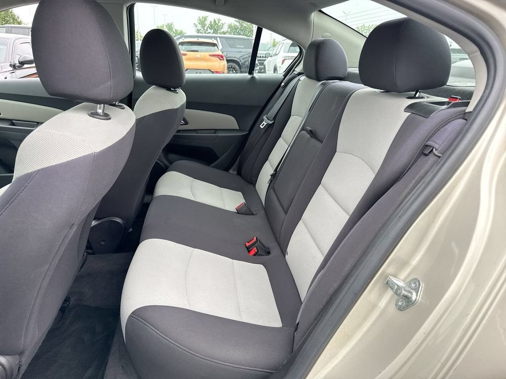 Used 2013 Chevrolet Cruze LS FWD image 21