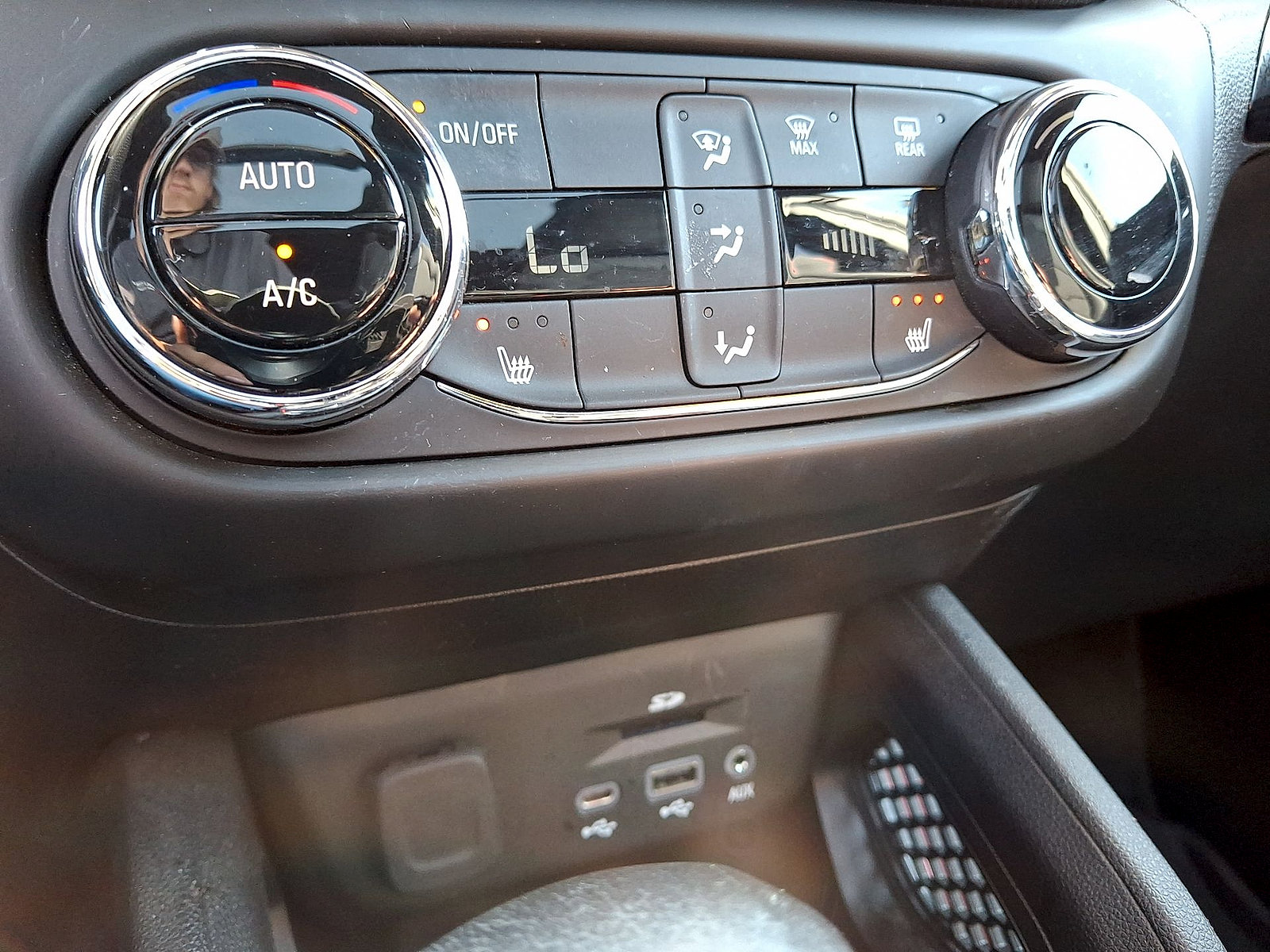 Used 2023 Chevrolet TrailBlazer RS w/ Sun and Liftgate Package AWD/4WD image 19