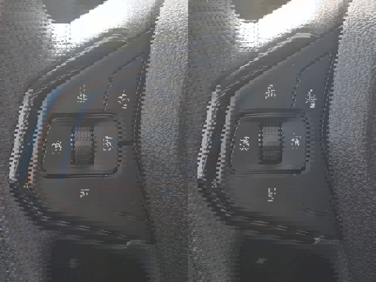 Used 2025 Chevrolet TrailBlazer LT image 23