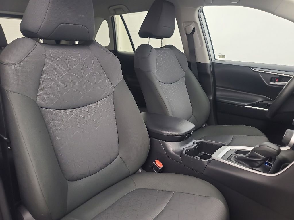Used 2025 Toyota RAV4 XLE AWD/4WD image 17