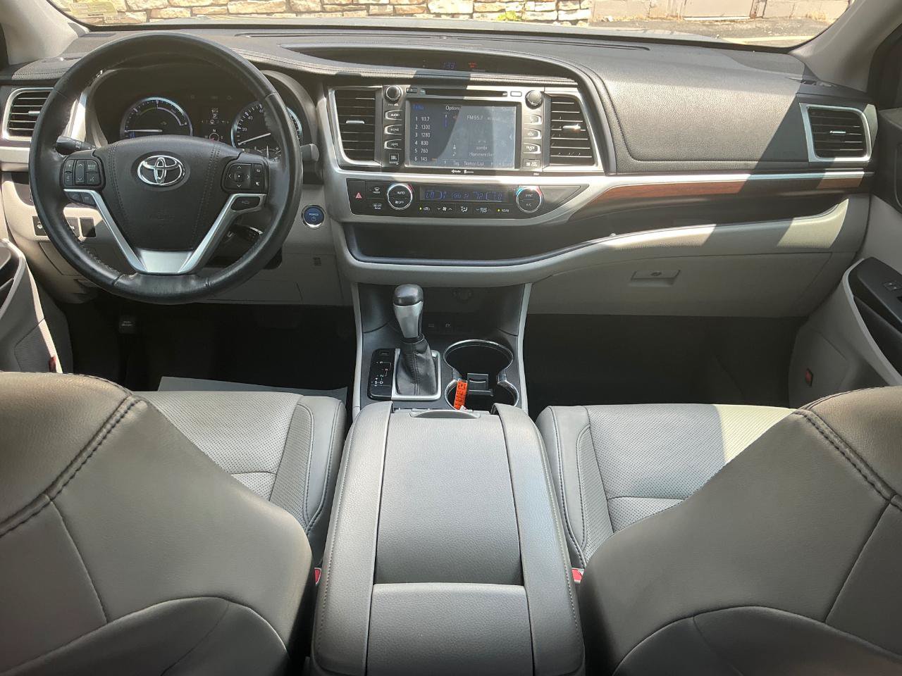 Used 2015 Toyota Highlander Limited w/ Driver Technology Package AWD/4WD image 22