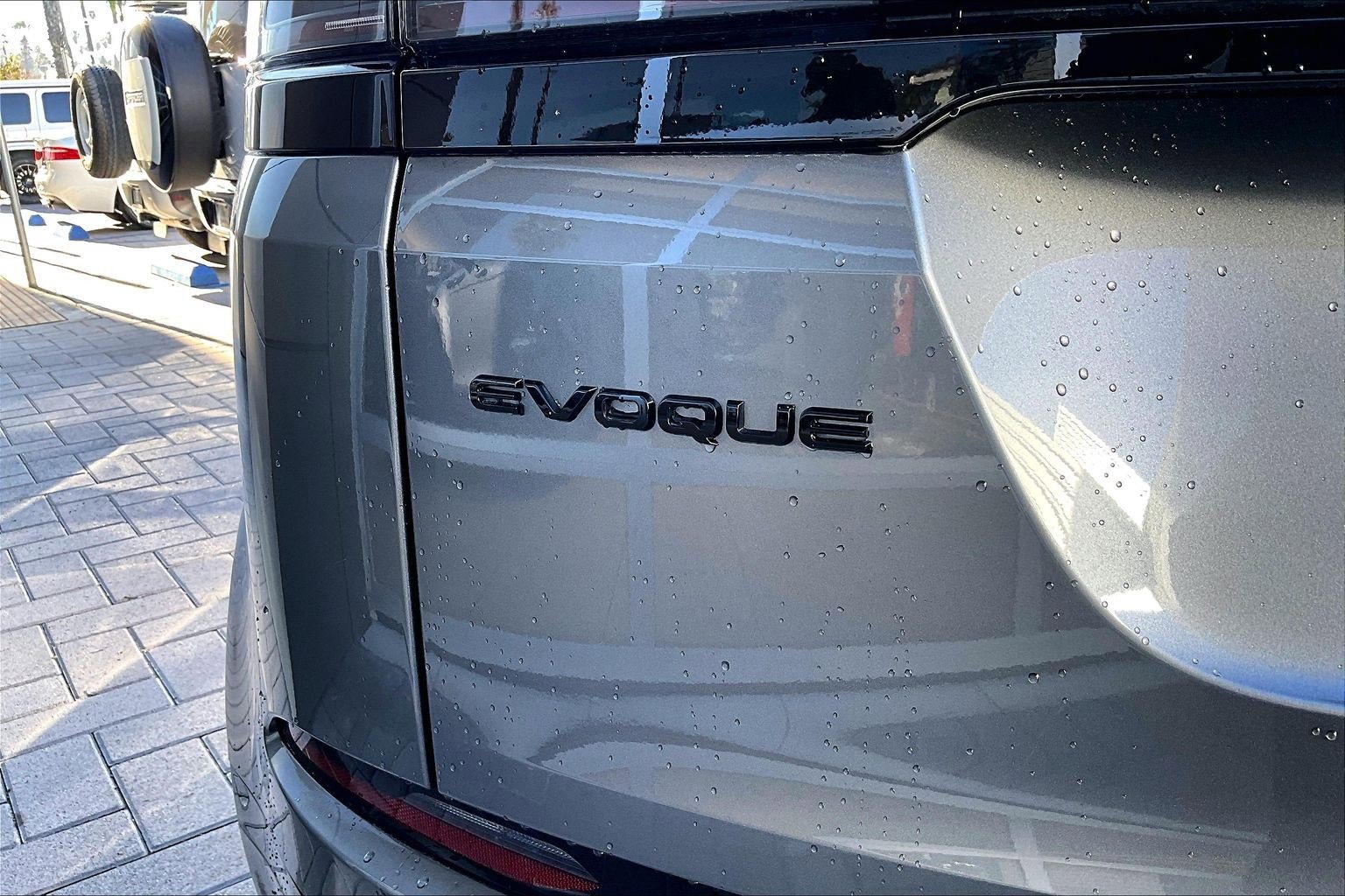 Used 2025 Land Rover Range Rover Evoque Dynamic SE image 8