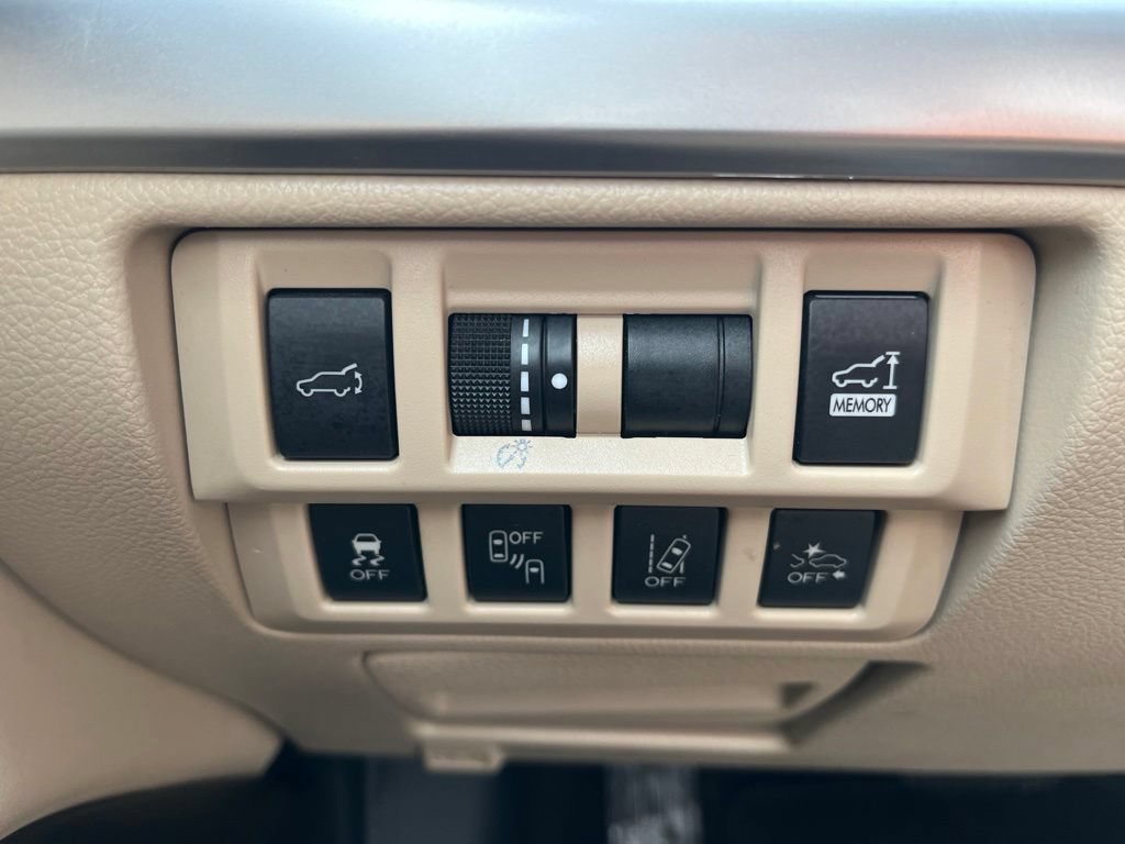 Used 2018 Subaru Outback 3.6R Limited AWD/4WD image 26