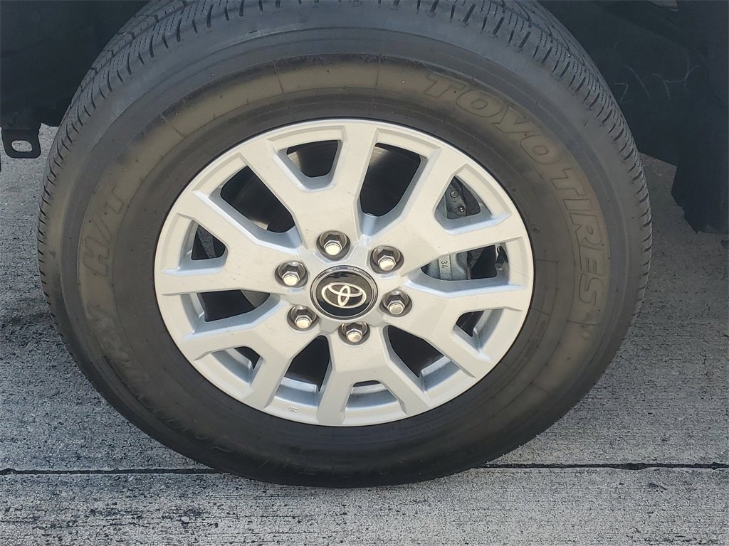 Used 2024 Toyota Tacoma SR5 w/ SR5 Upgrade Package image 4