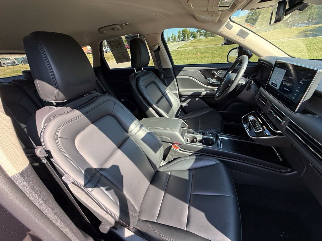 Used 2025 Lincoln Corsair AWD image 39
