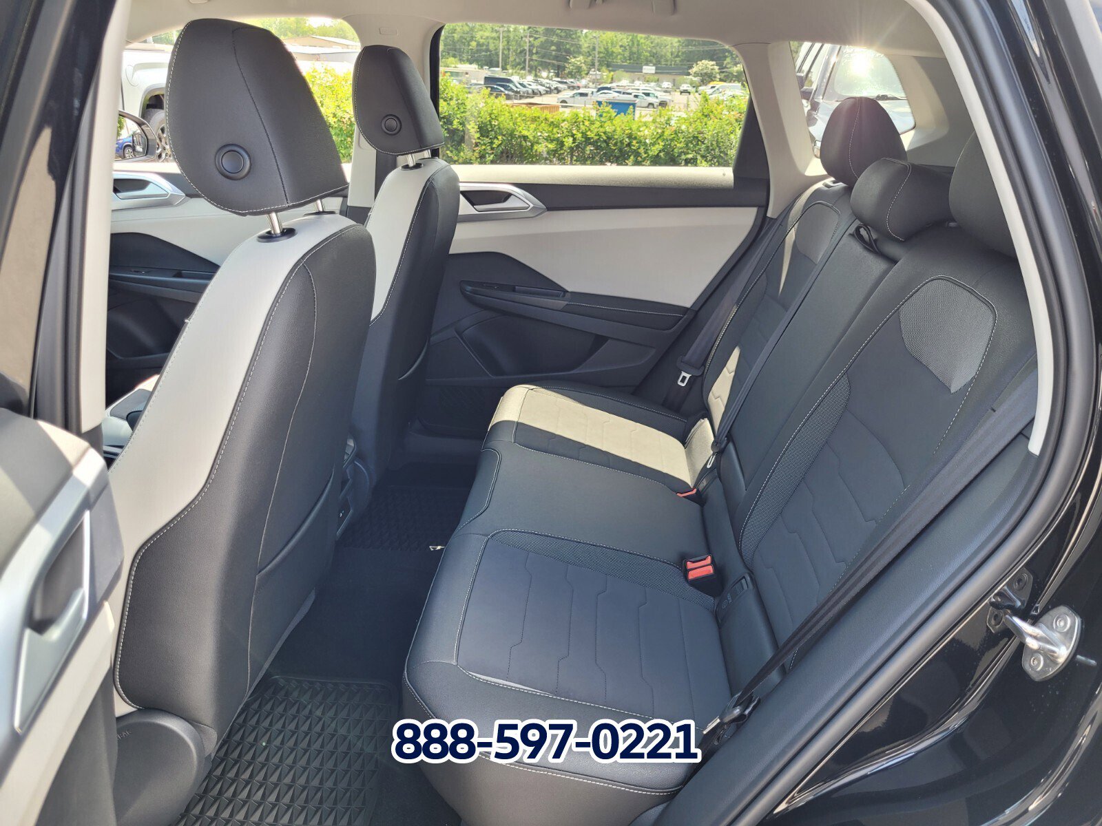 New 2025 Volkswagen Taos SE image 7