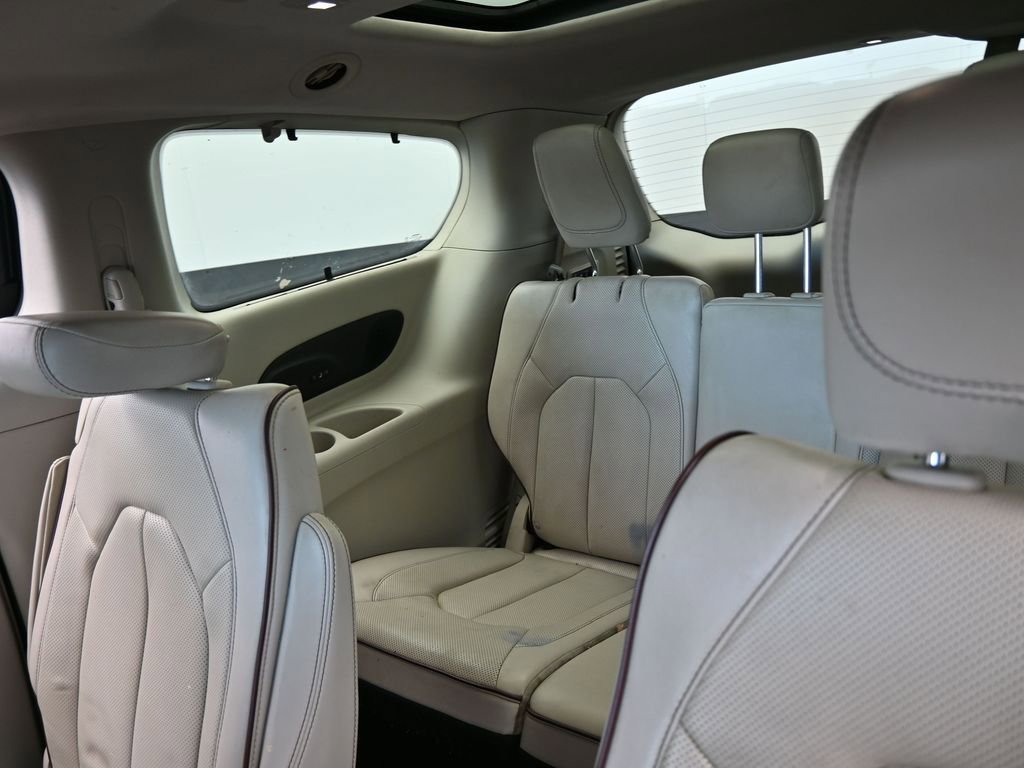 Used 2019 Chrysler Pacifica Limited image 38
