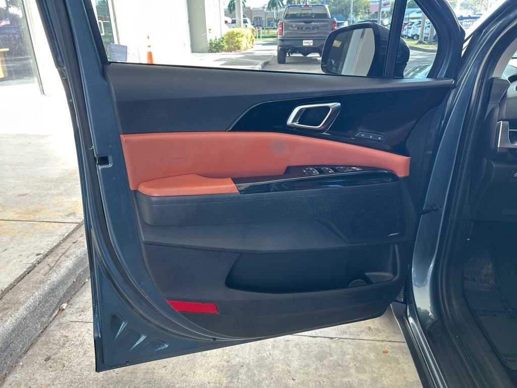 Used 2022 Kia Carnival SX Prestige image 40