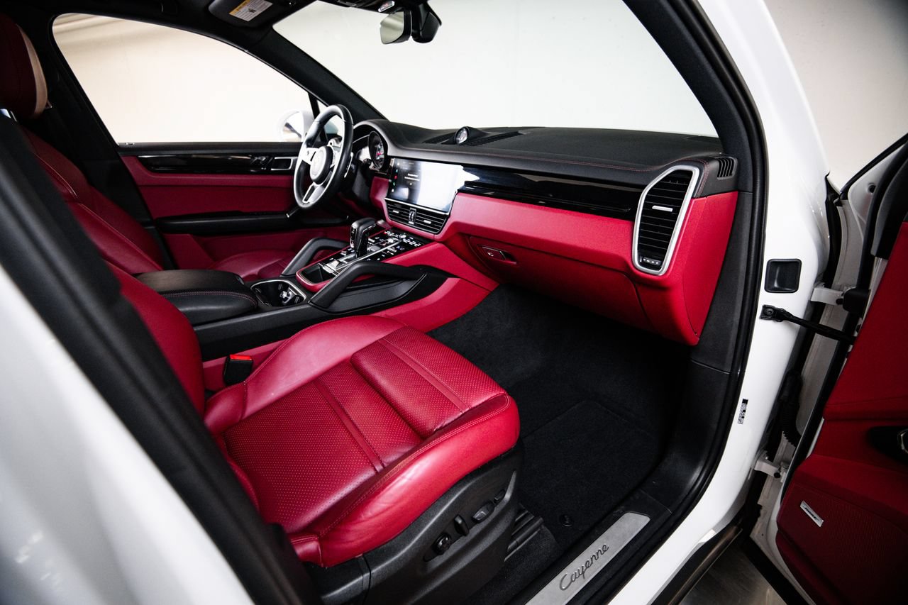 Certified 2023 Porsche Cayenne AWD/4WD image 28