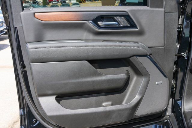 New 2026 GMC Yukon XL Denali w/ Denali Reserve Package image 12