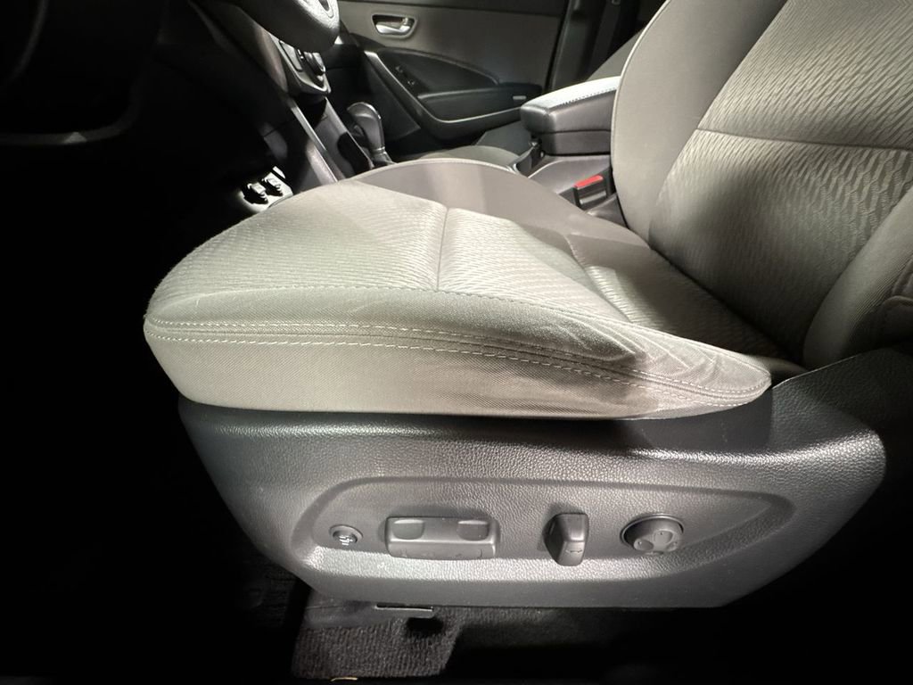 Used 2017 Hyundai Santa Fe SE image 17