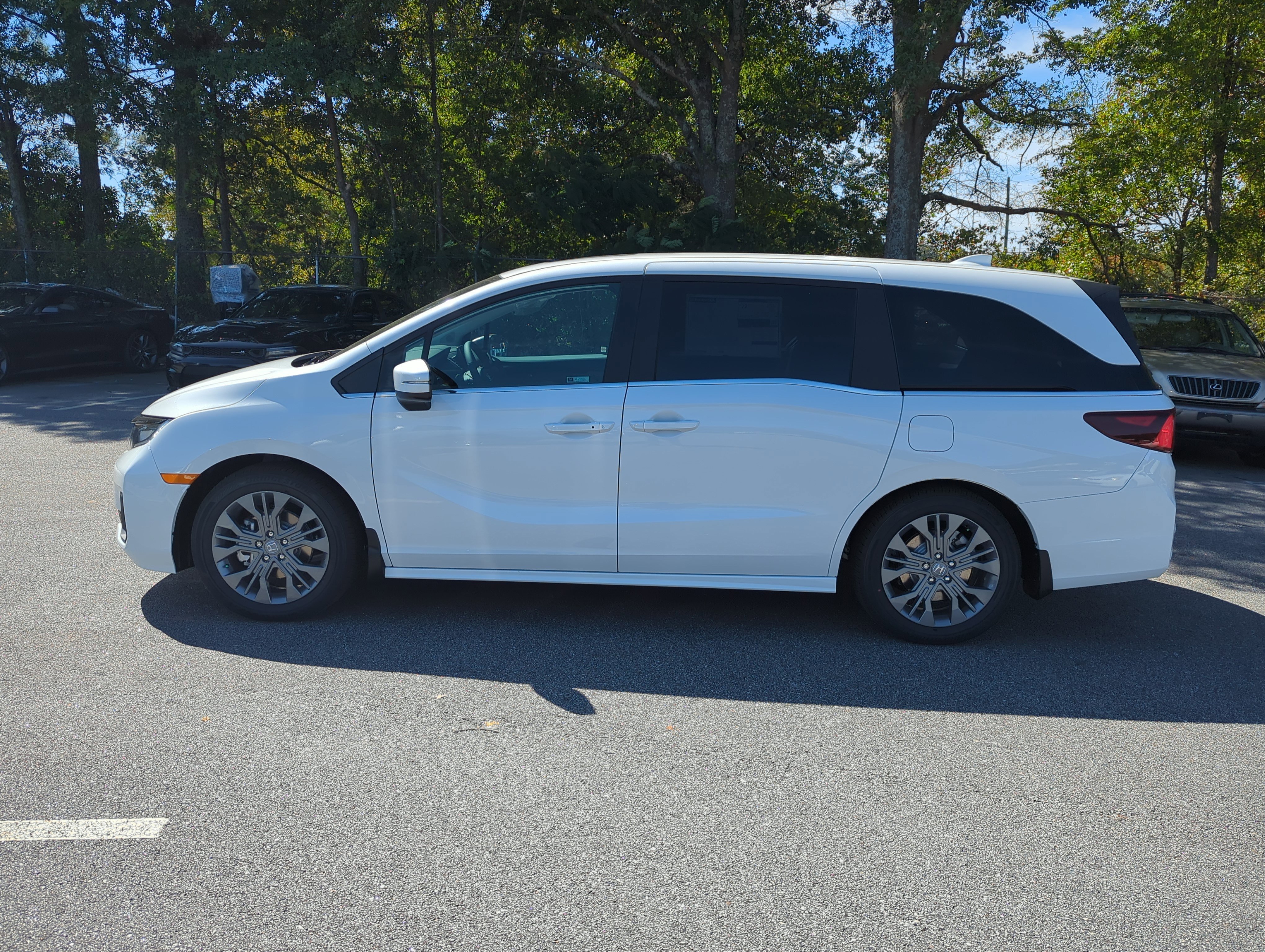 New 2026 Honda Odyssey Touring image 8