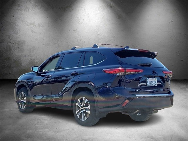 Used 2022 Toyota Highlander XLE image 4