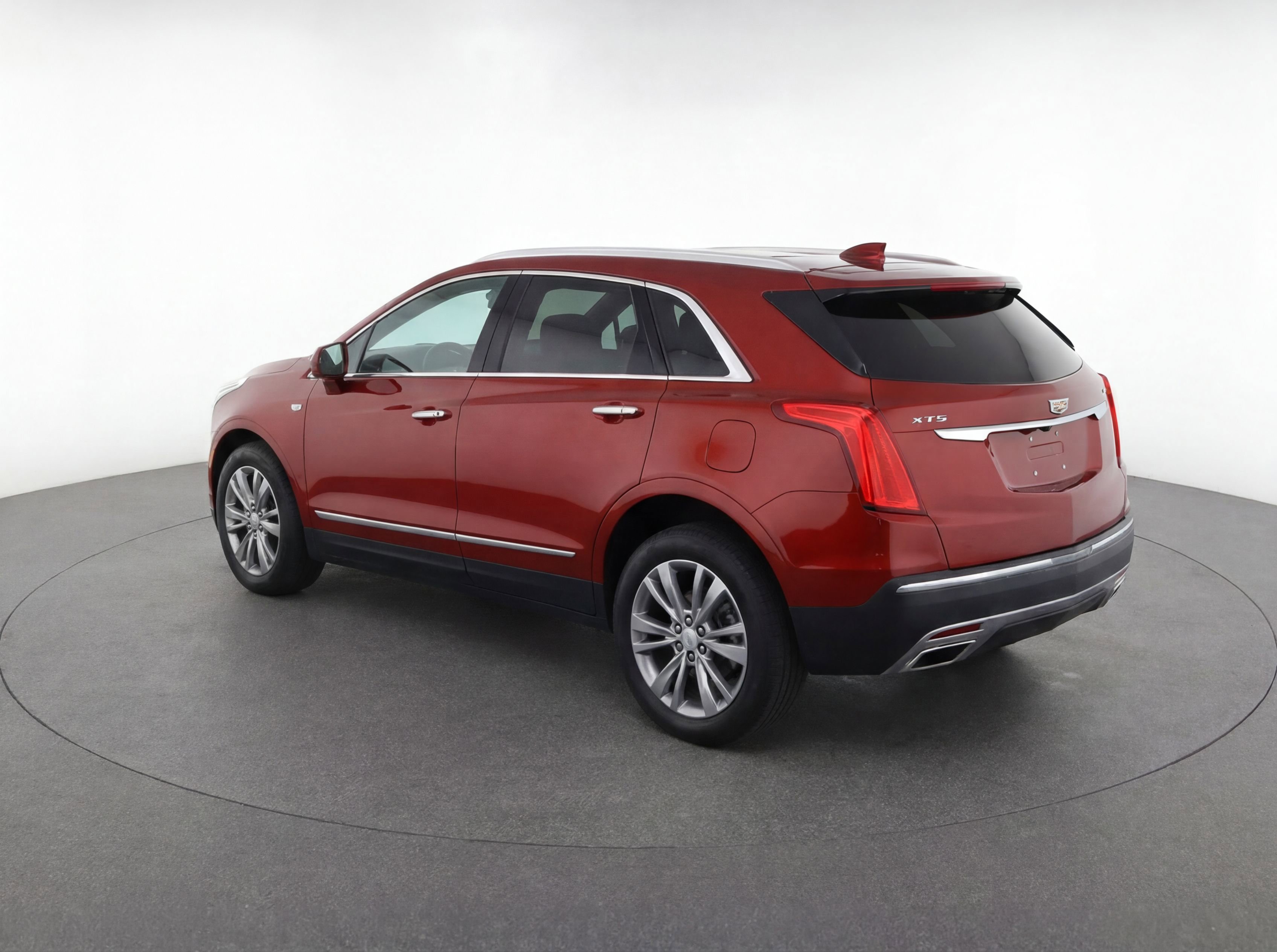Certified 2024 Cadillac XT5 Premium Luxury w/ Technology Package FWD image 3