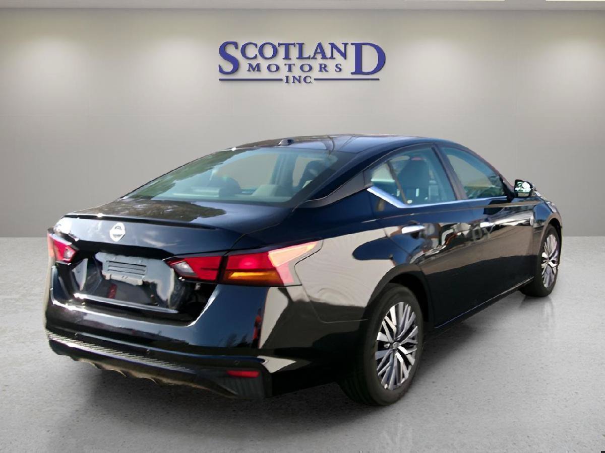 Used 2025 Nissan Altima 2.5 SV FWD image 6