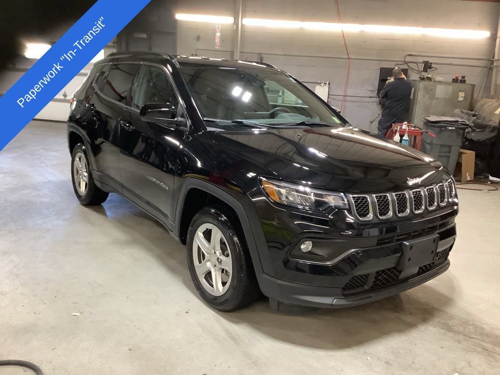 Used 2023 Jeep Compass Latitude w/ Convenience Group AWD/4WD image 7