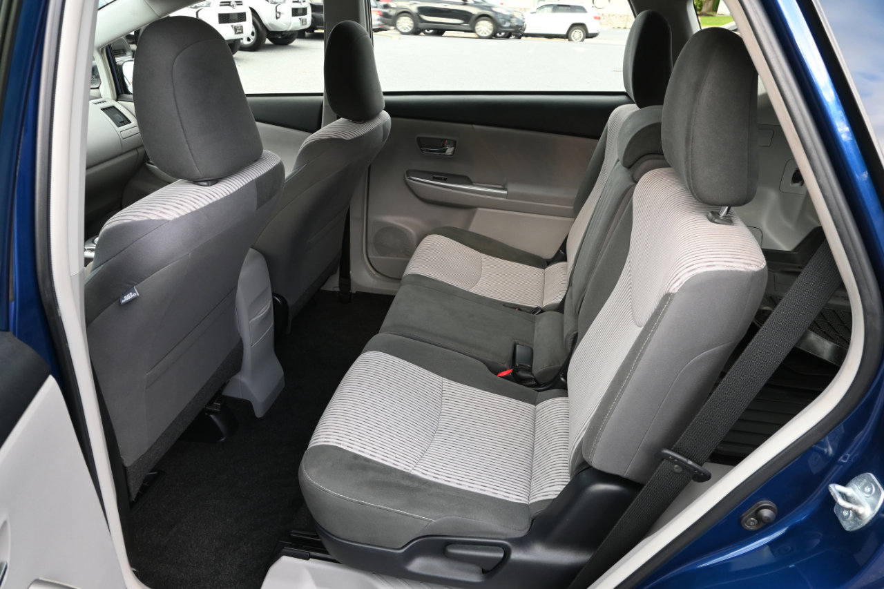 Used 2017 Toyota Prius V Three image 18