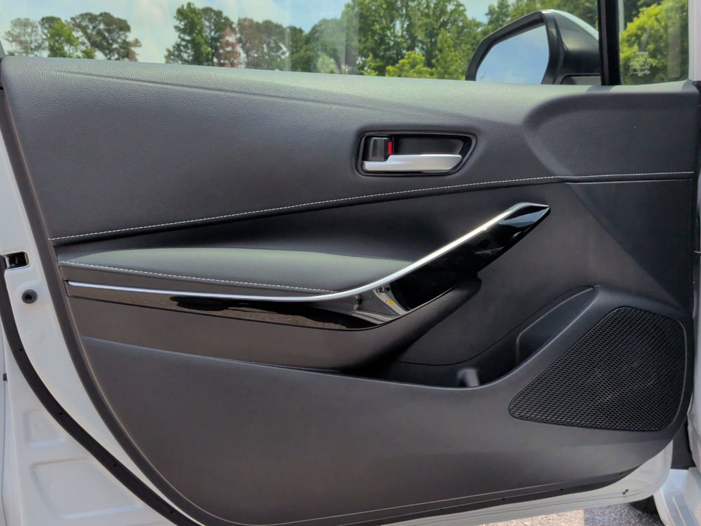 Used 2025 Toyota Corolla XSE FWD image 9