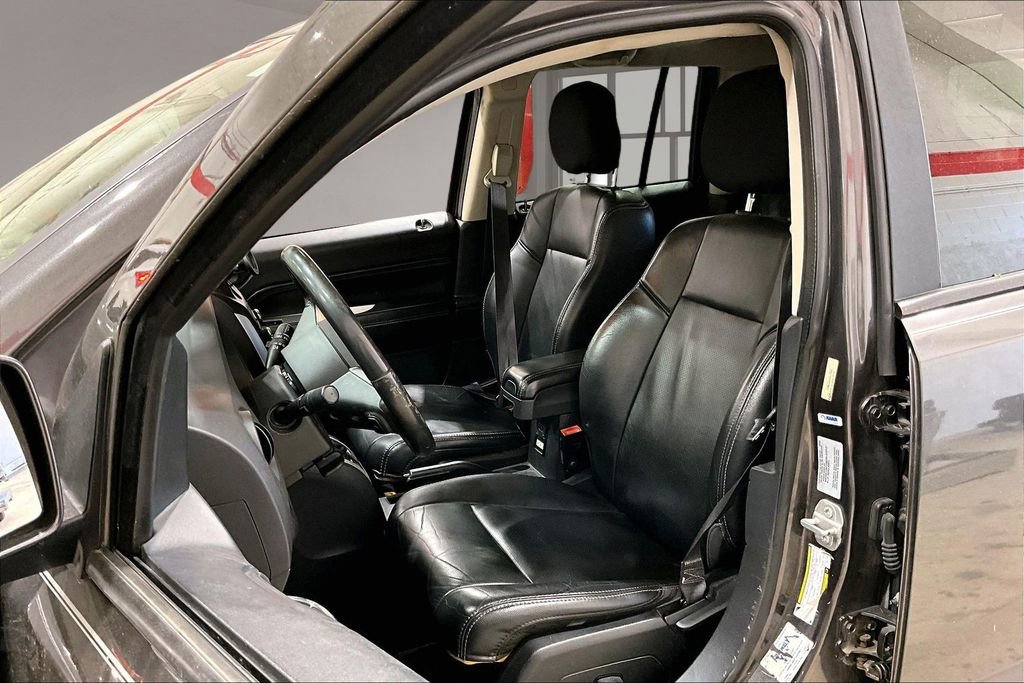 Used 2016 Jeep Compass High Altitude FWD image 24