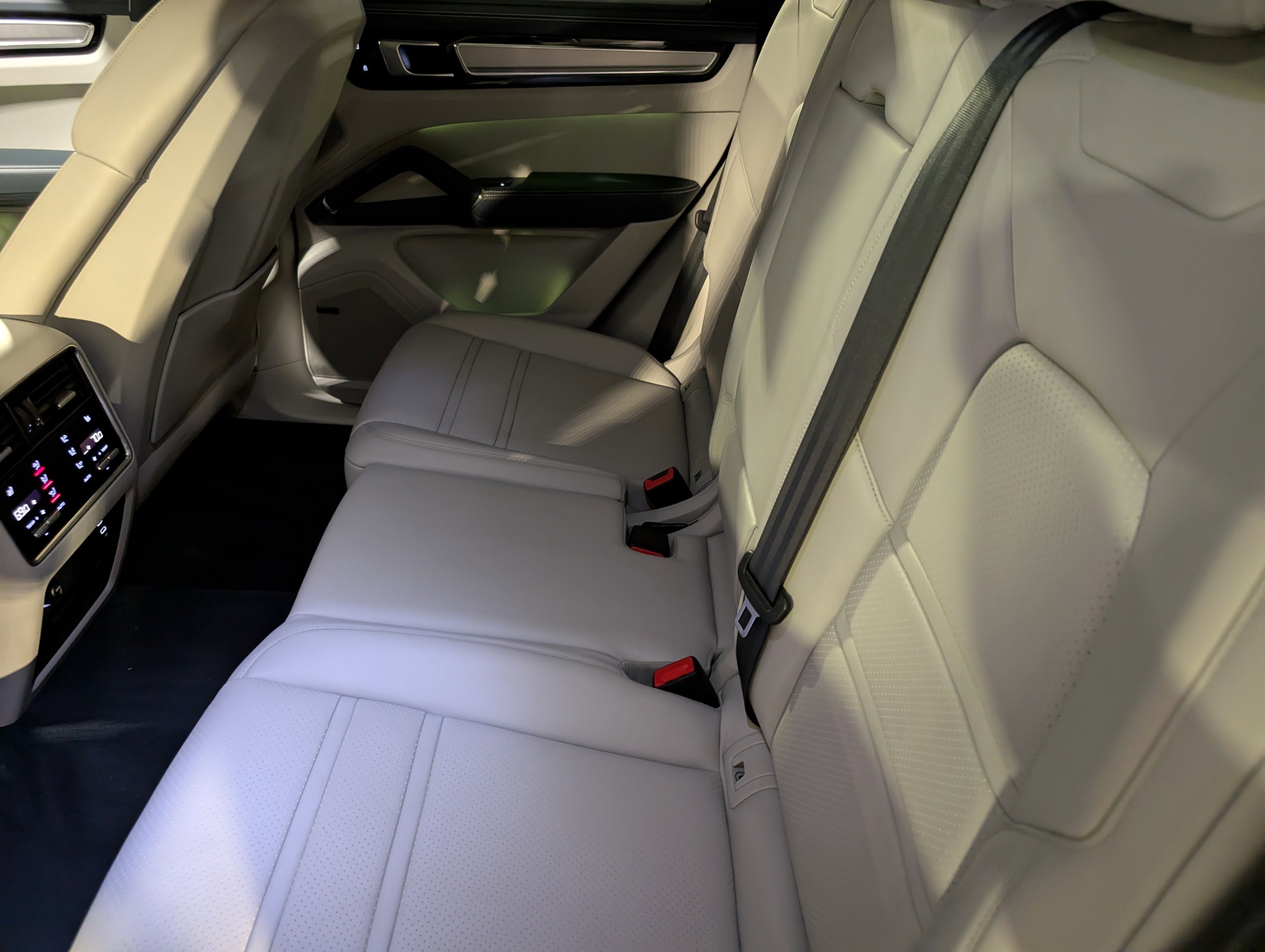 Certified 2023 Porsche Cayenne Platinum Edition AWD/4WD image 25