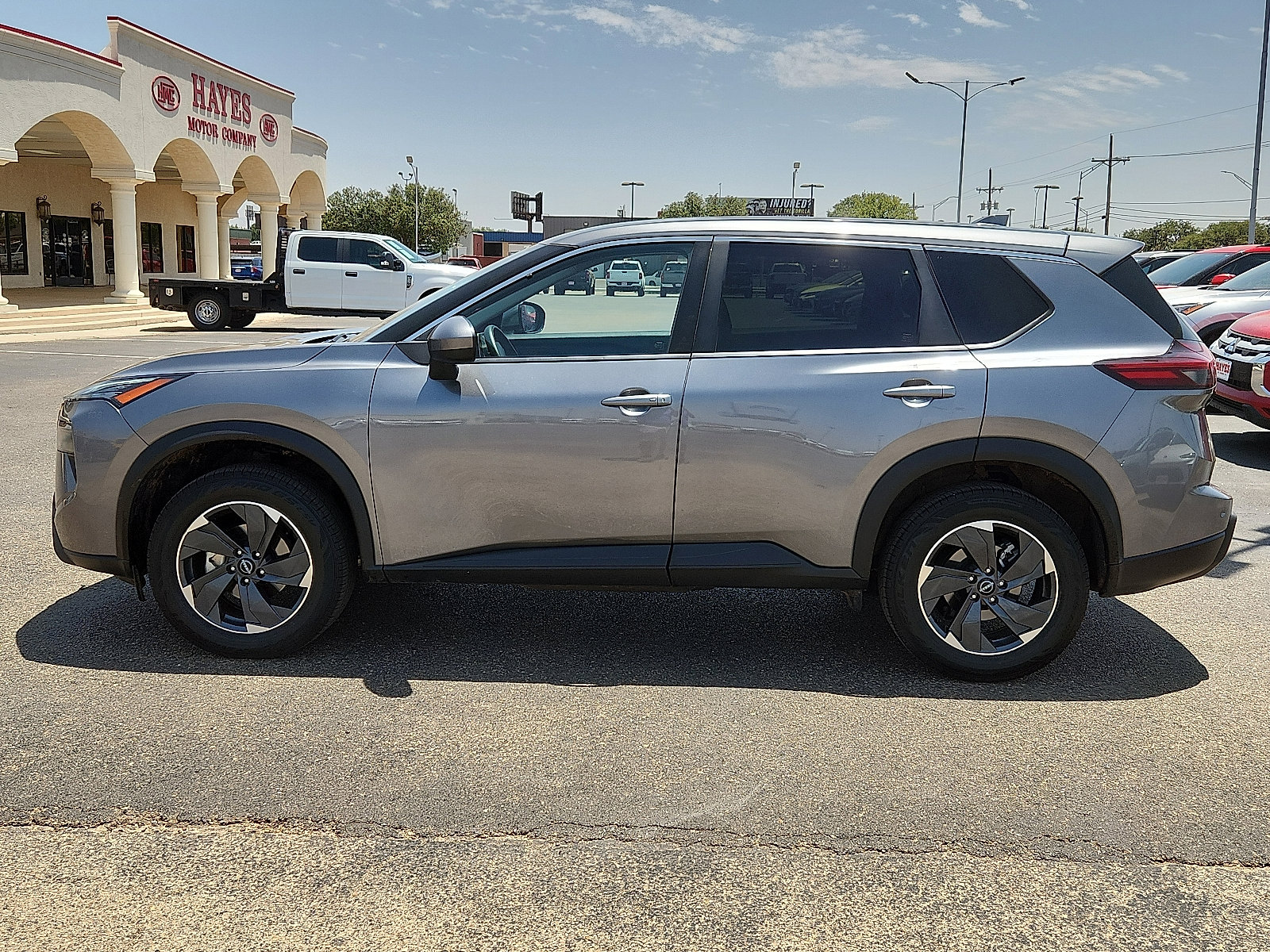 Used 2024 Nissan Rogue SV image 2