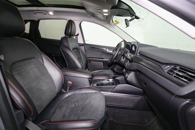 Used 2022 Ford Escape SEL w/ SEL Stealth AWD Package image 16