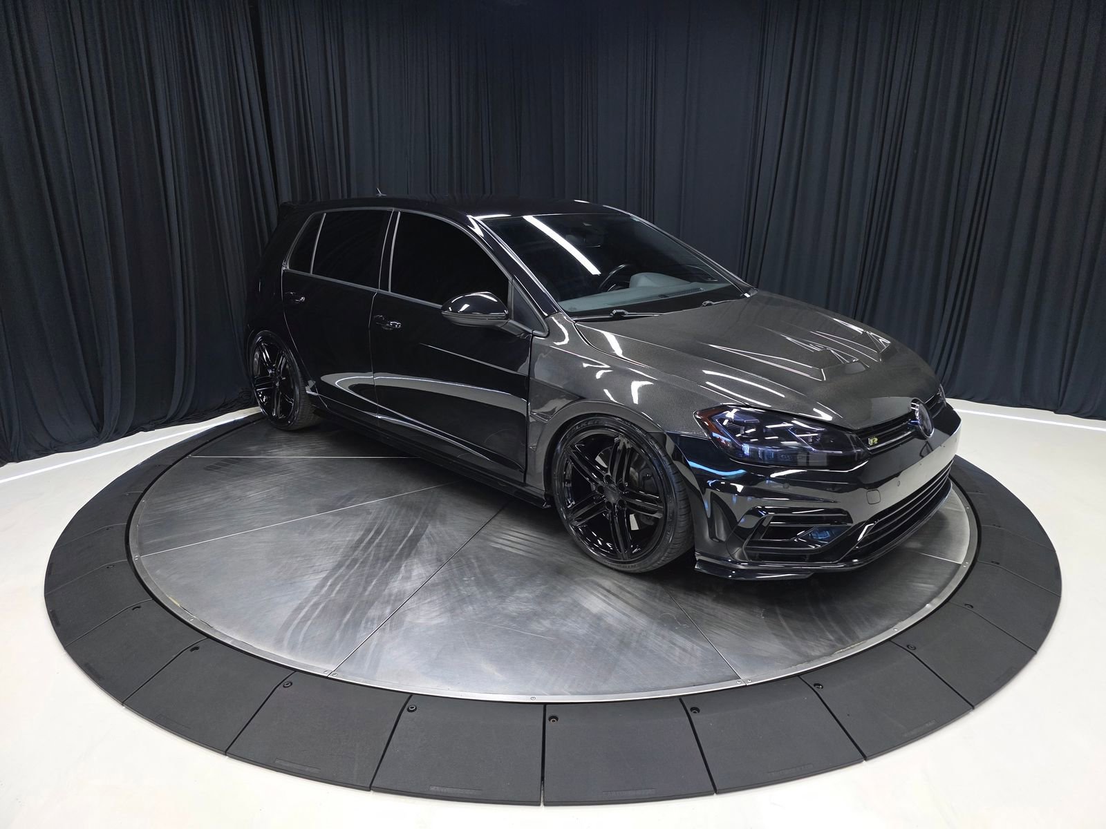 Used 2018 Volkswagen Golf R 4-Door AWD/4WD image 15