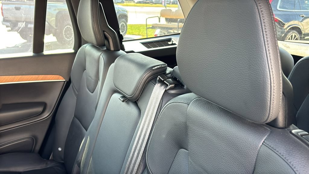 Certified 2025 Volvo XC90 T8 Plus AWD/4WD image 11