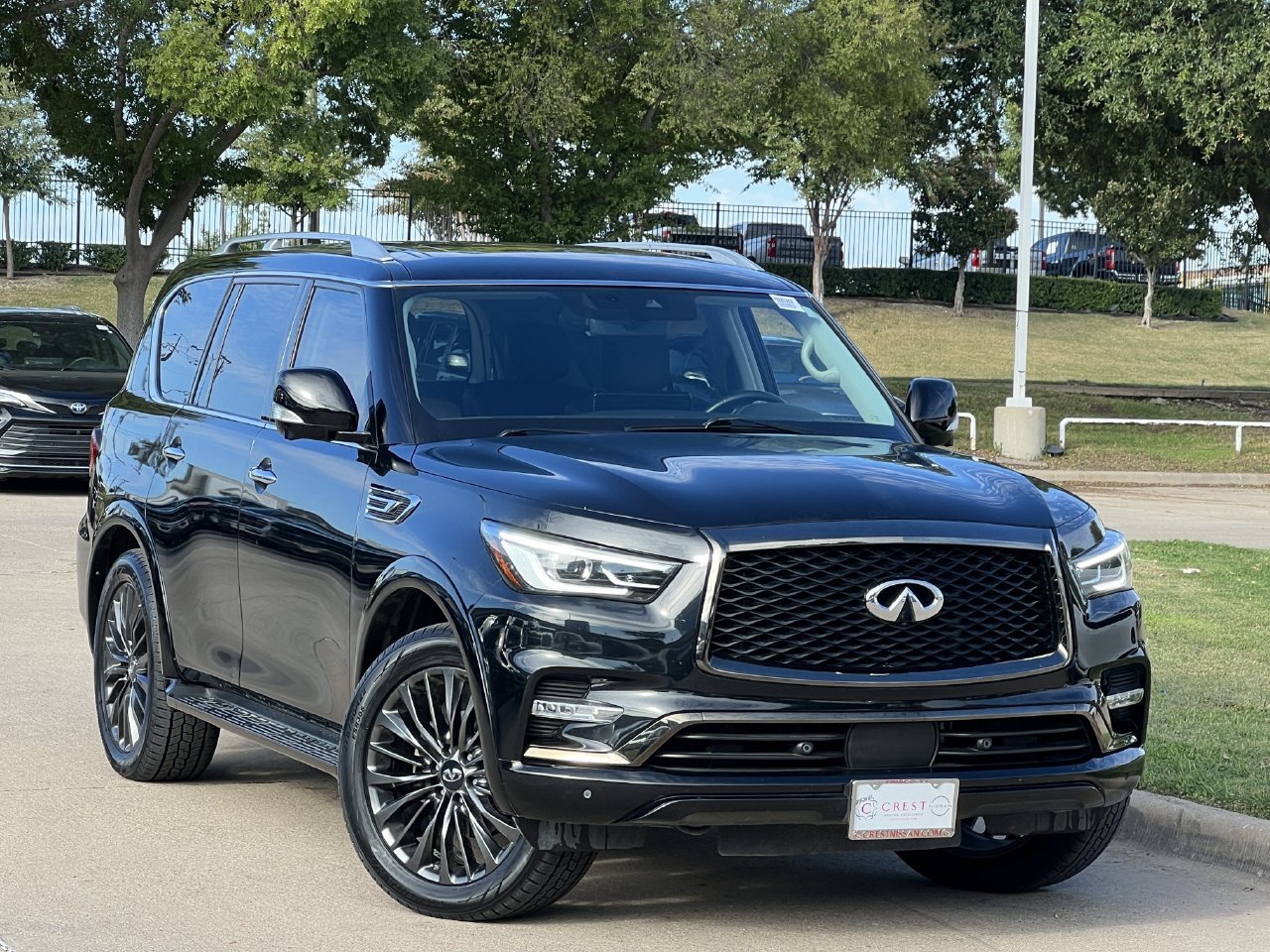 Used 2022 INFINITI QX80 Premium Select w/ Cargo Package AWD/4WD image 2