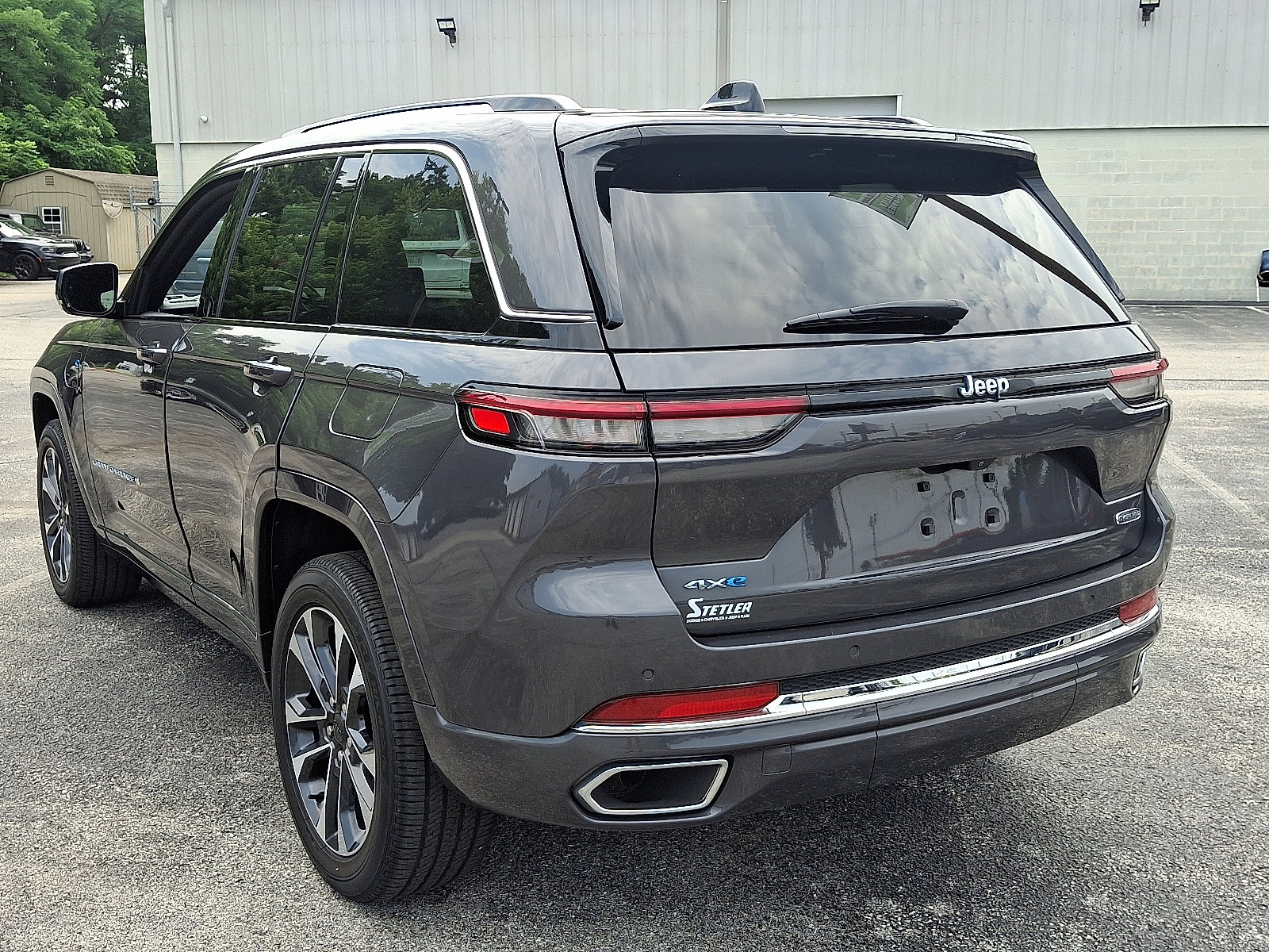 Used 2024 Jeep Grand Cherokee Overland w/ Trailer Tow Package image 9