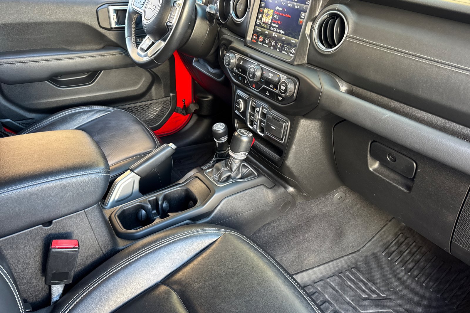 Used 2021 Jeep Wrangler Unlimited Sahara AWD/4WD image 15