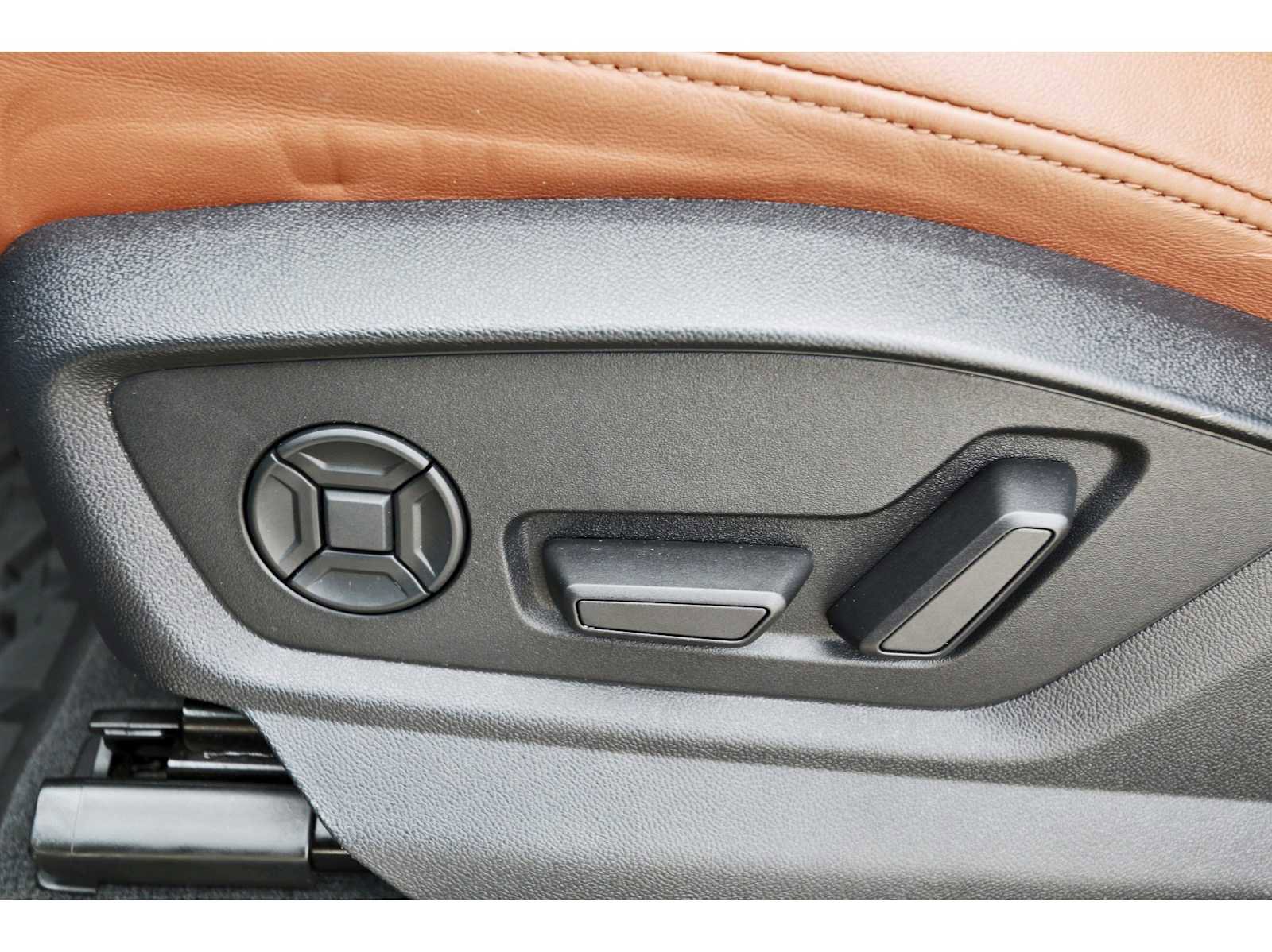 Used 2022 Audi Q8 Prestige w/ Prestige Package AWD/4WD image 28