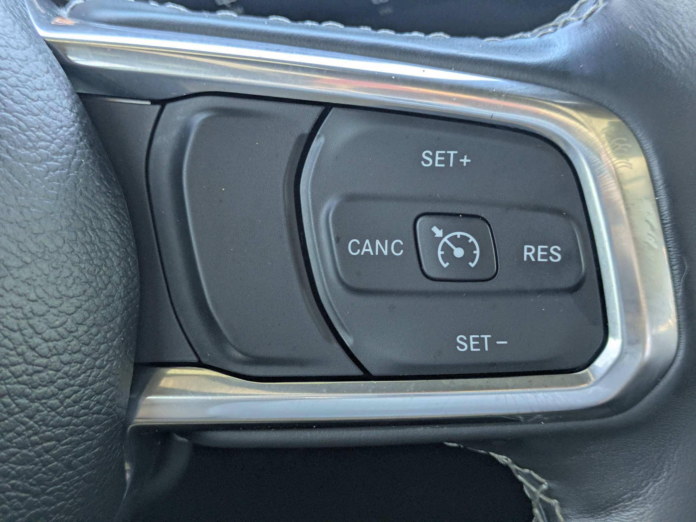 Used 2023 Jeep Wrangler Unlimited Sahara w/ Cold Weather Group AWD/4WD image 31