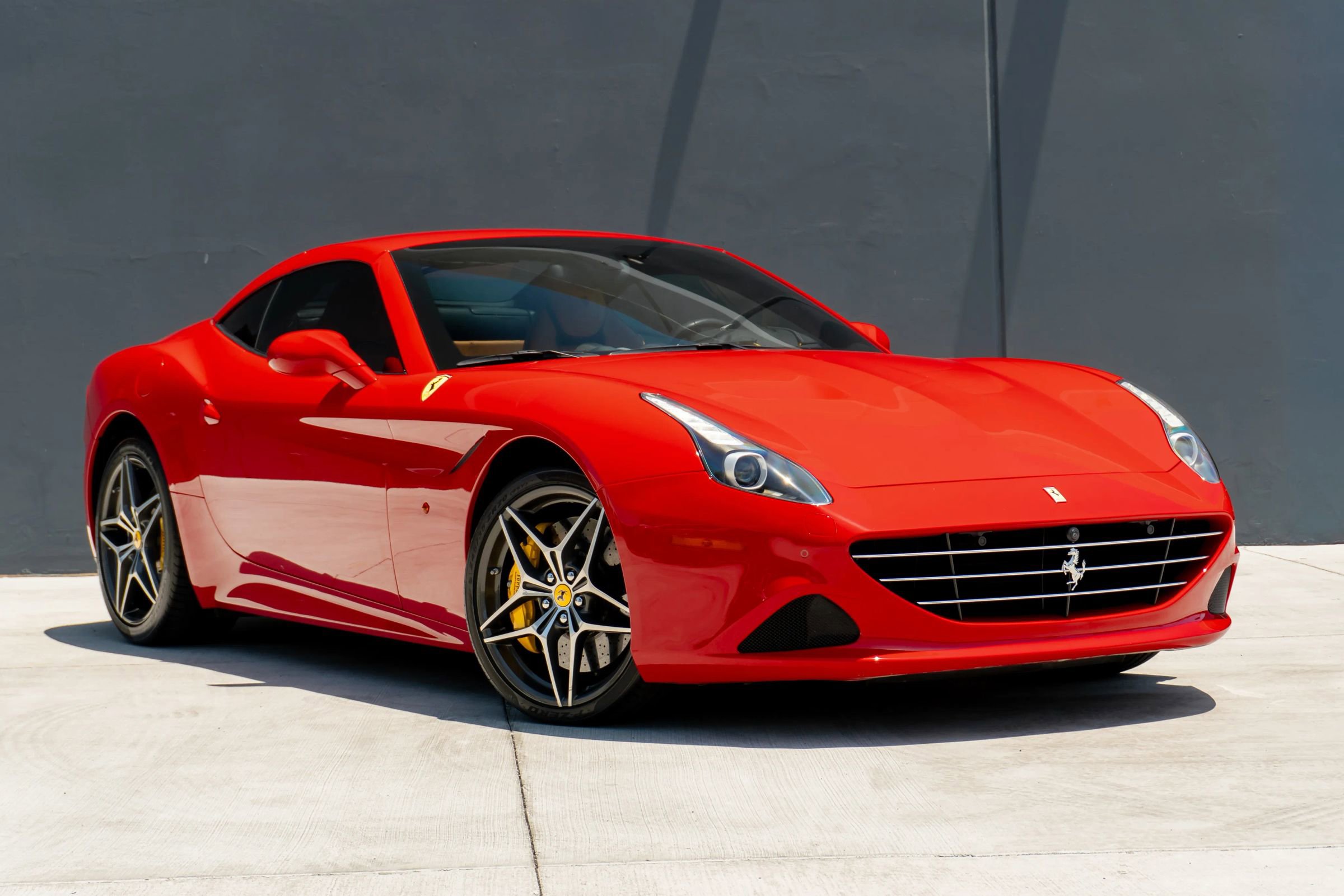 Used 2016 Ferrari California T RWD image 5